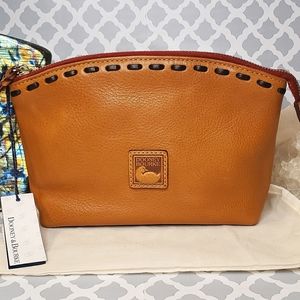 🦄 Dooney Florentine NWT  Med. Domed Cosmetic case